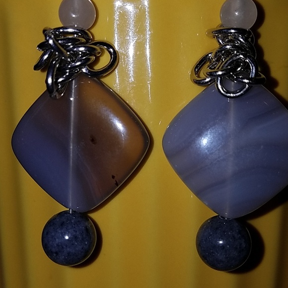 Handcrafted All Natural Quartz and Chain ✴ - Picture 2 of 3